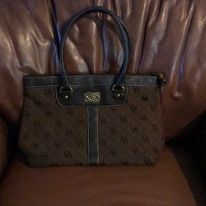 Dooney and bourke purse